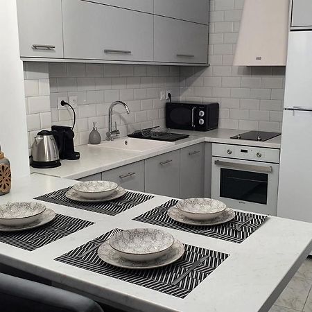 Alexandra'S Boutique House Apartment Triovasalos Exterior photo